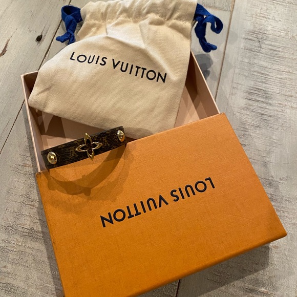 💯% Authentic Louis Vuitton “Blooming Bracelet.” - Picture 12 of 14